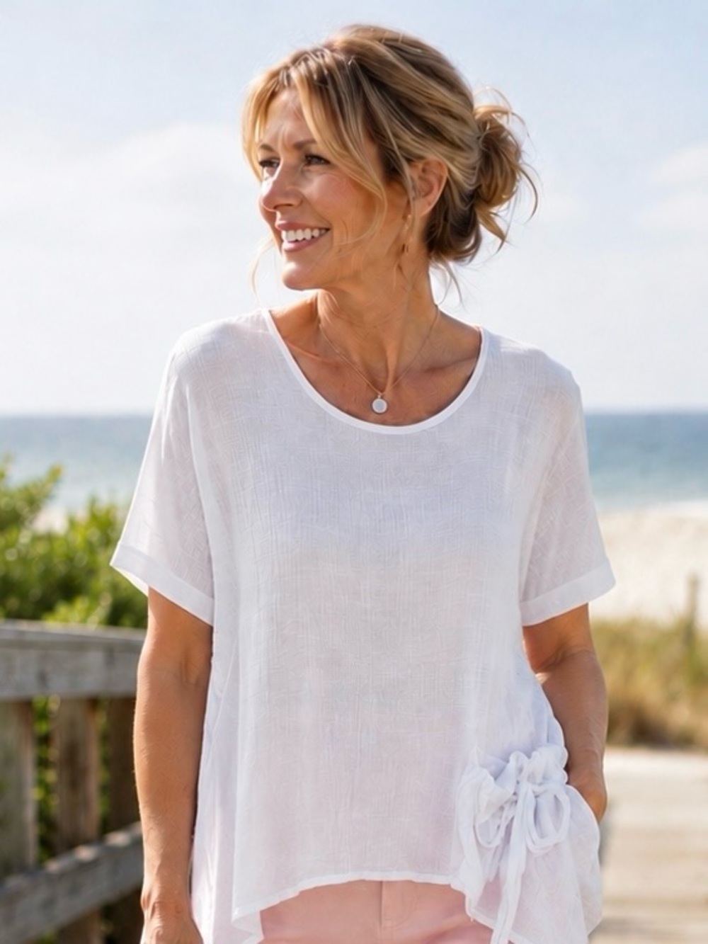 Women’s white vintage top with cute pocket detail by Dorman. Size L/XL.